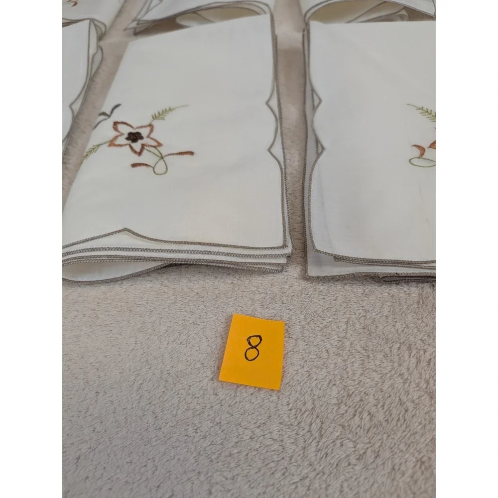 Vintage‎ Embroidered Cloth Napkins Set of 8 Off White Scalloped Edge Floral Boho
